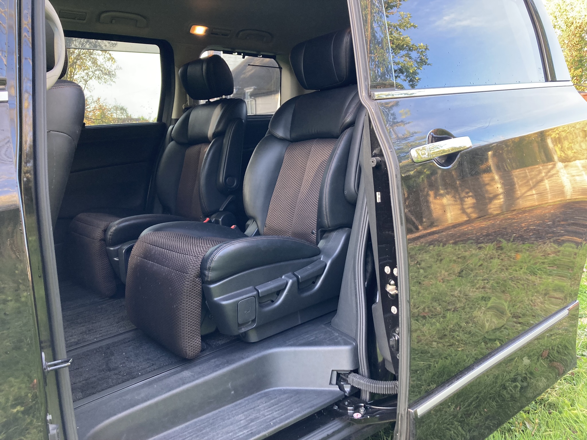 ULEZ FREE NISSAN ELGRAND HIGHWAY STAR 2012