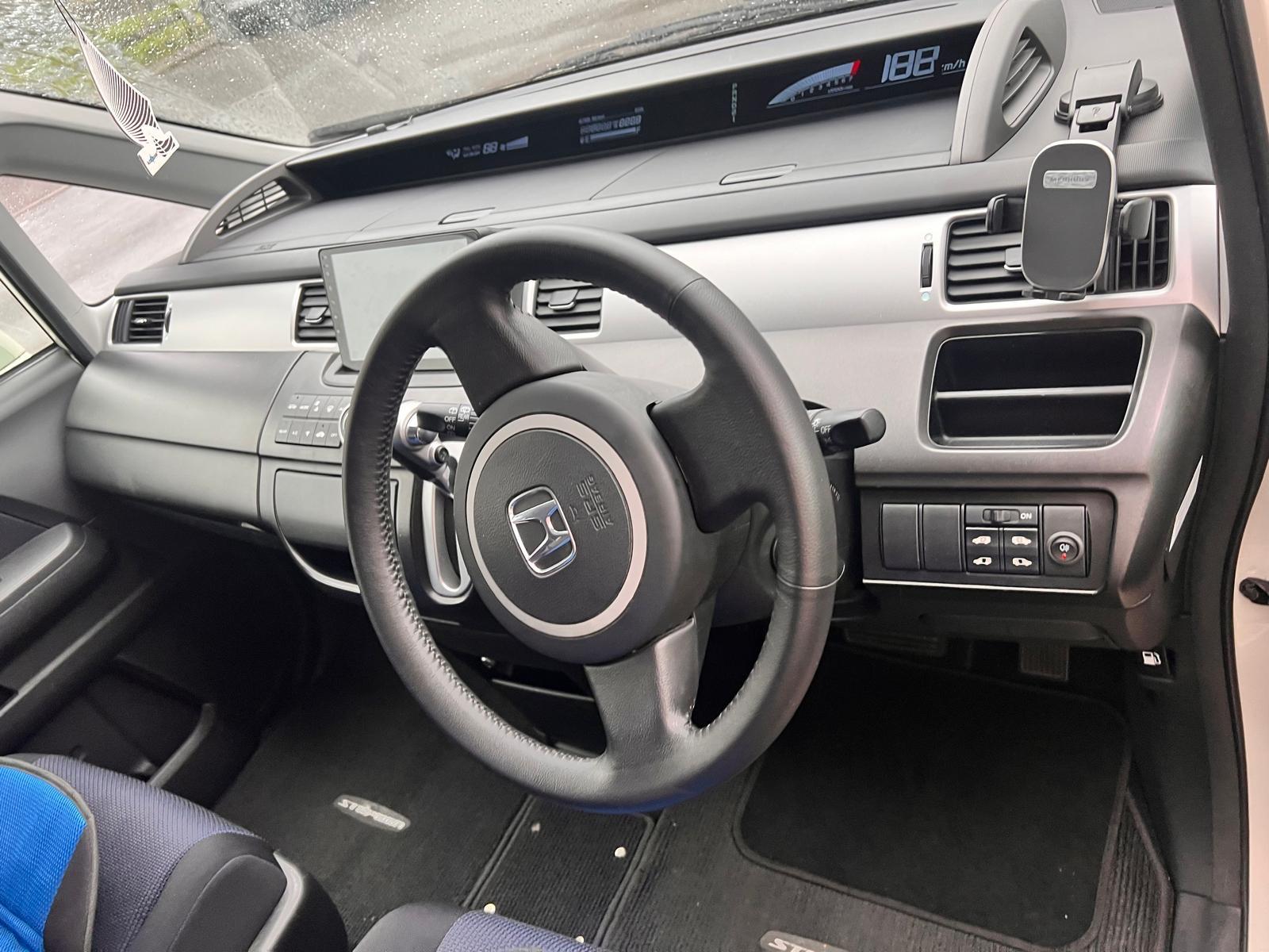 HONDA STEPWAGON SPADA