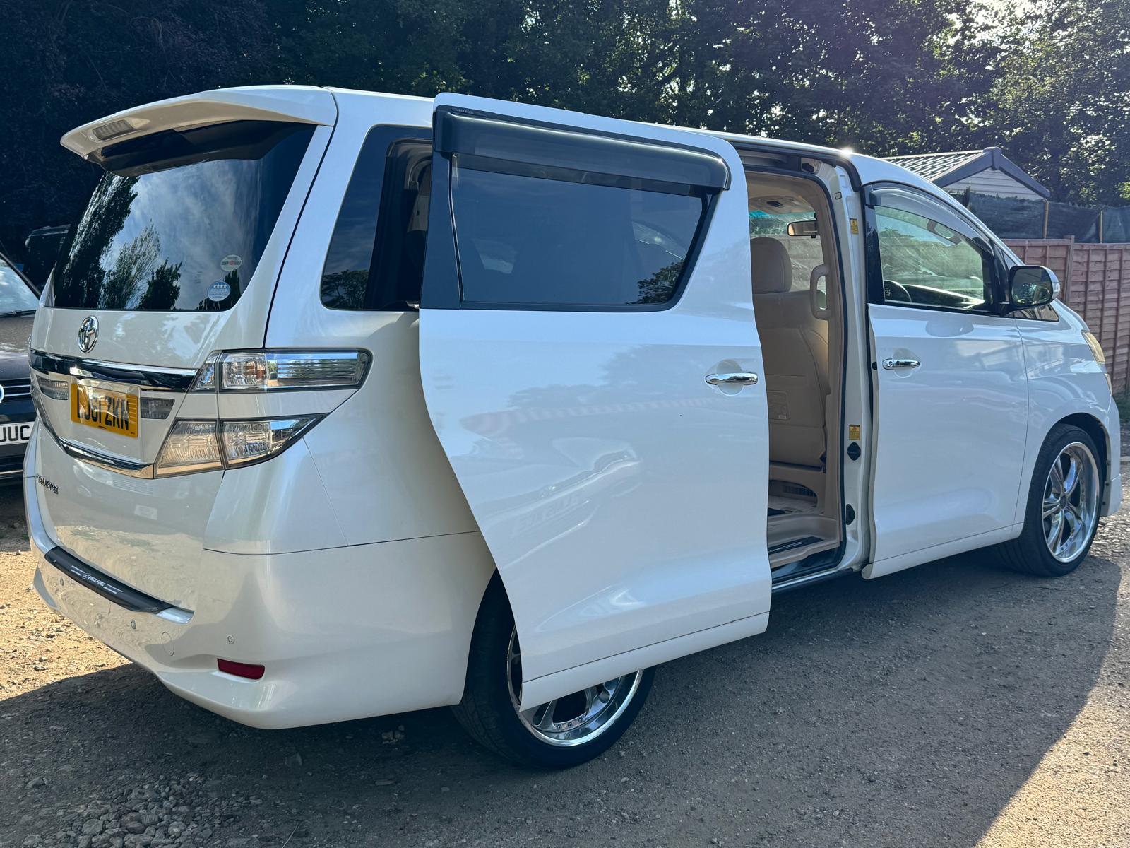 TOYOTA VELLFIRE 2011 ULEZ FREE