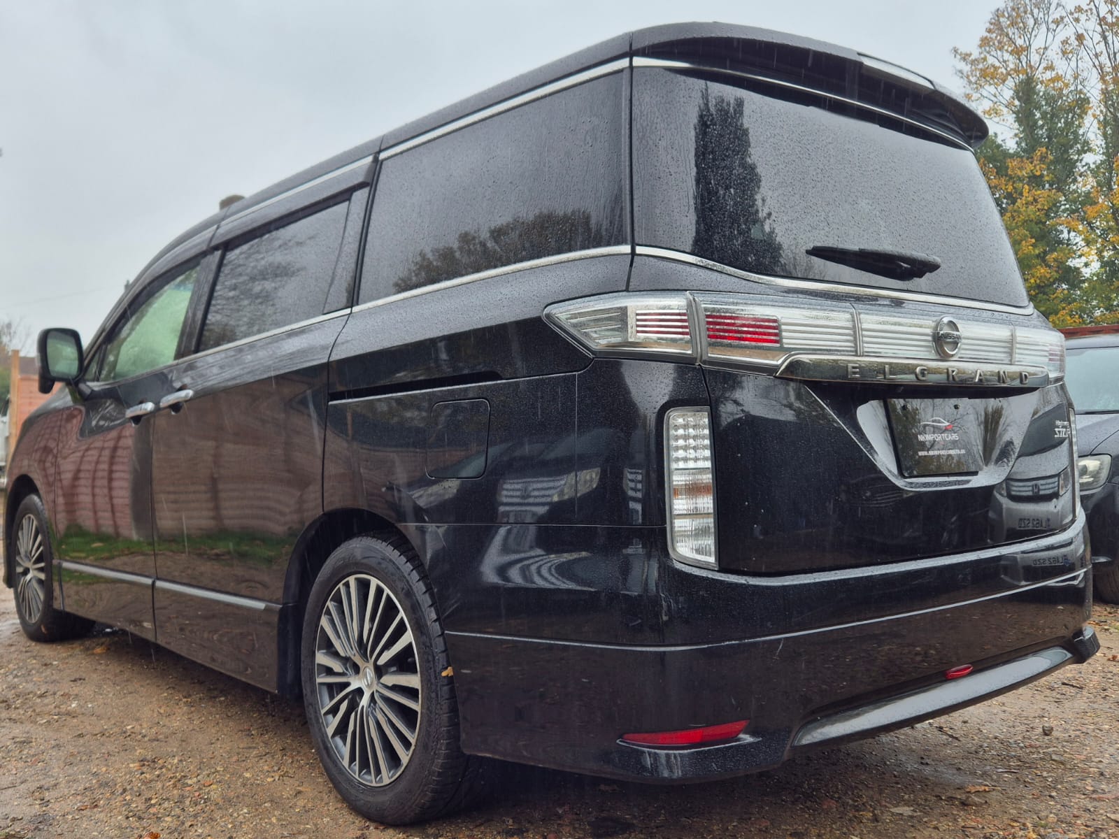 NISSAN ELGRAND HIGHWAY STAR PETROL AUTOMATIC 2014