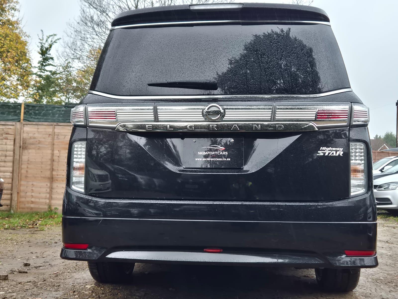 NISSAN ELGRAND HIGHWAY STAR PETROL AUTOMATIC 2014