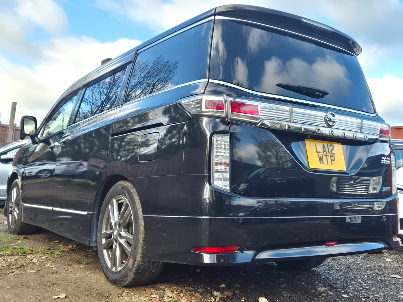 Nissan Elgran Highway Star 2012