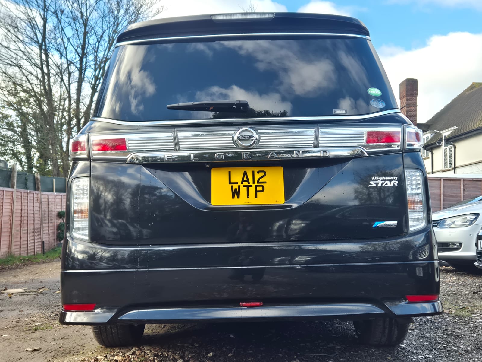 Nissan Elgran Highway Star 2012