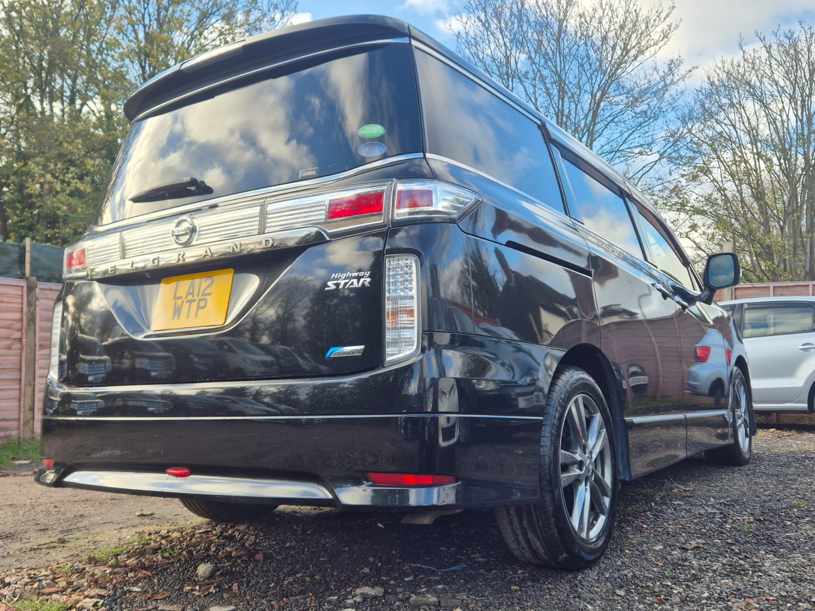 Nissan Elgran Highway Star 2012