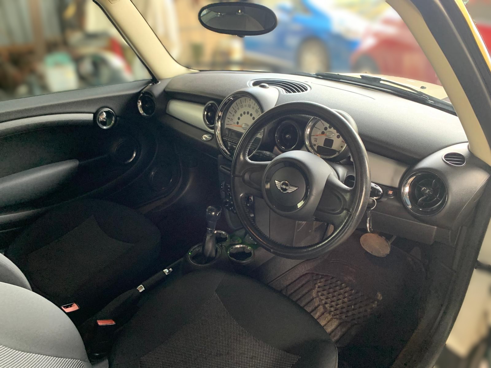 MINI CLUBMAN PETROL AUTOMATIC 2012