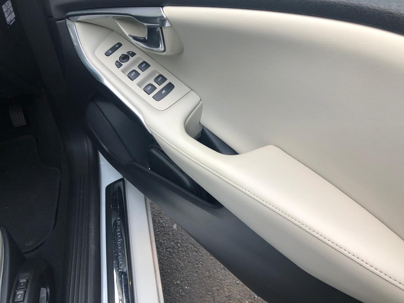 VOLVO V40 PETROL AUTOMATIC 2017