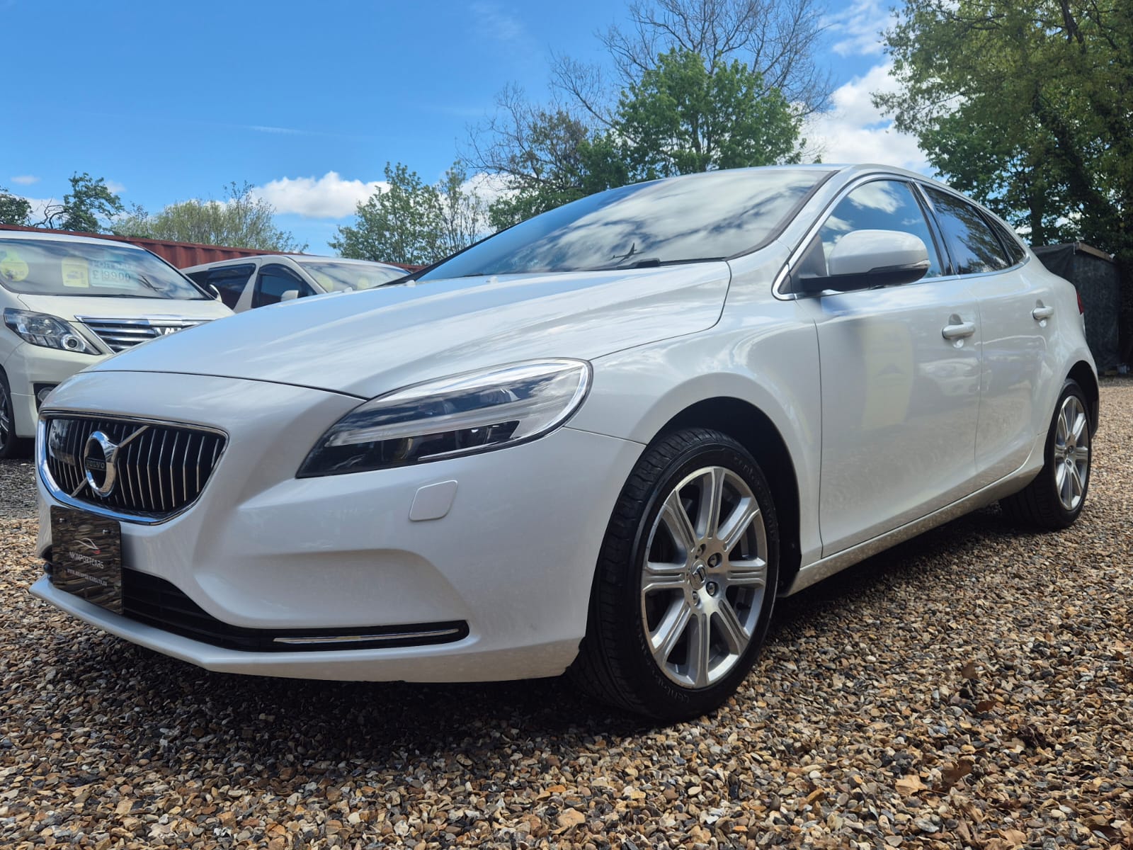 VOLVO V40 PETROL AUTOMATIC 2017