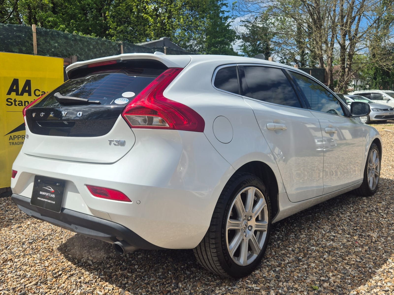VOLVO V40 PETROL AUTOMATIC 2017