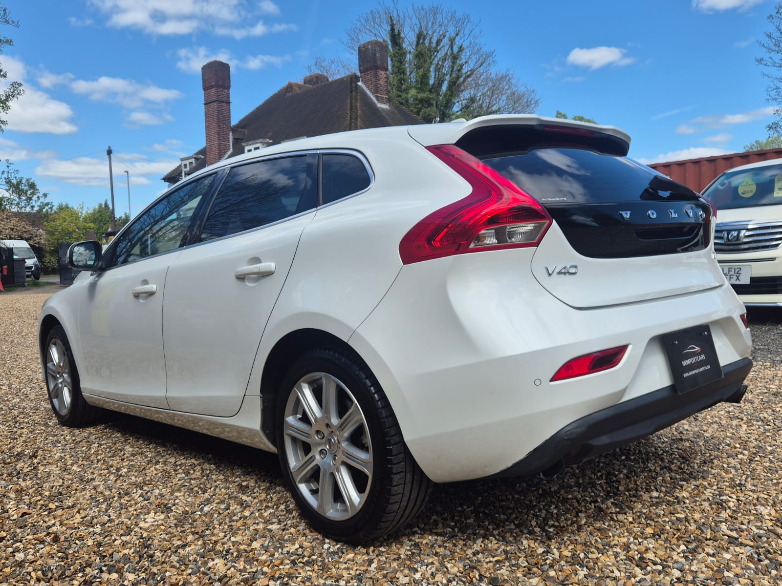 VOLVO V40 PETROL AUTOMATIC 2017