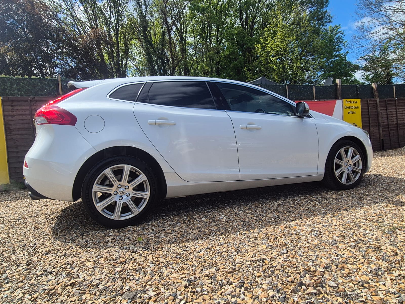 VOLVO V40 PETROL AUTOMATIC 2017
