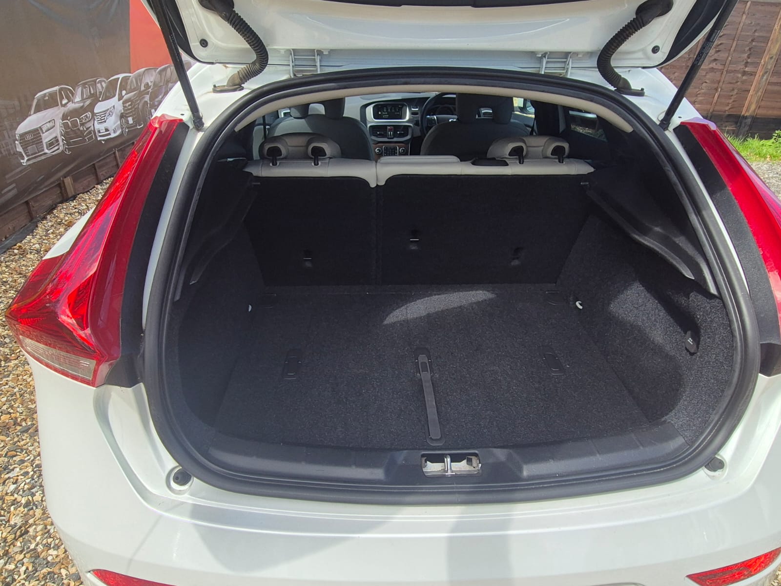VOLVO V40 PETROL AUTOMATIC 2017