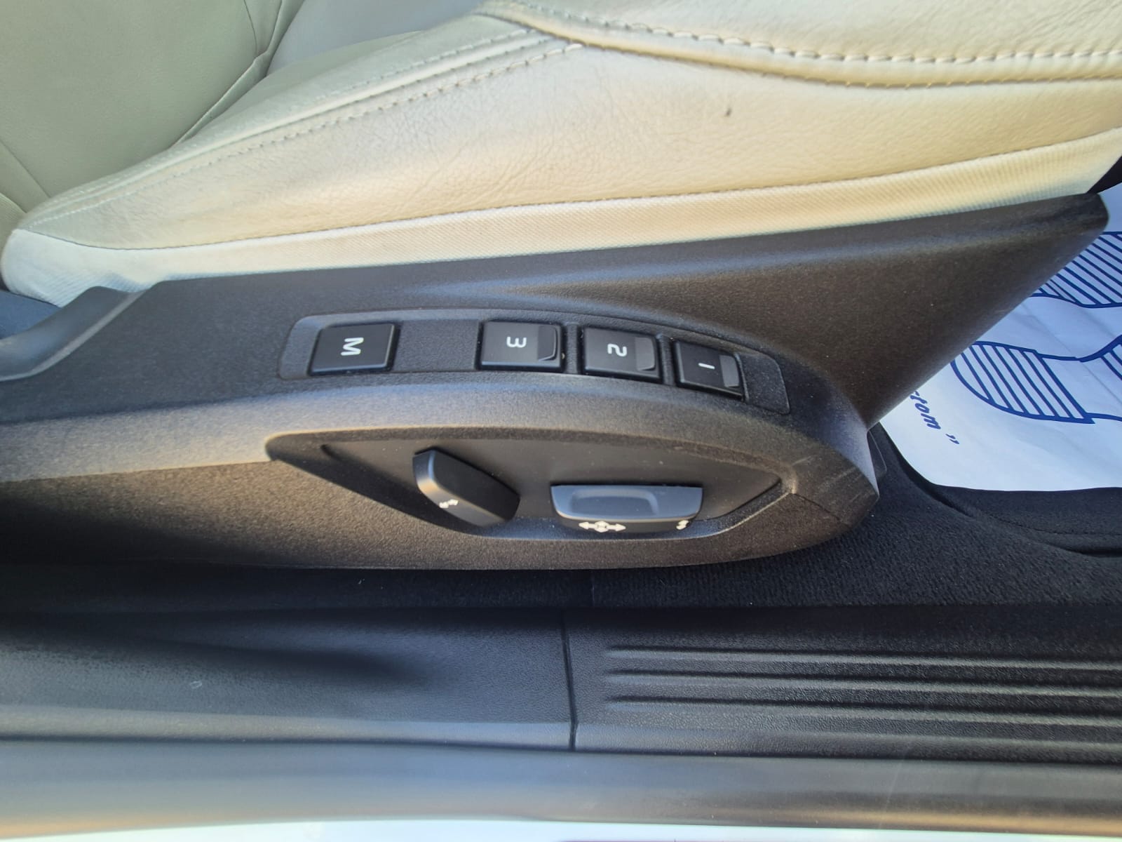 VOLVO V40 PETROL AUTOMATIC 2017