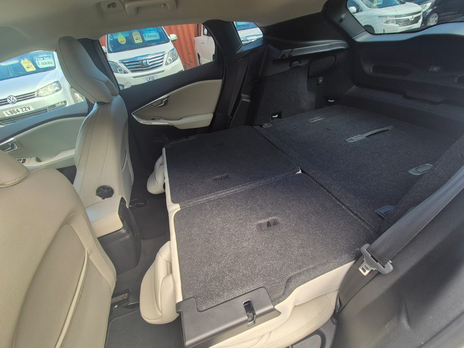 VOLVO V40 PETROL AUTOMATIC 2017