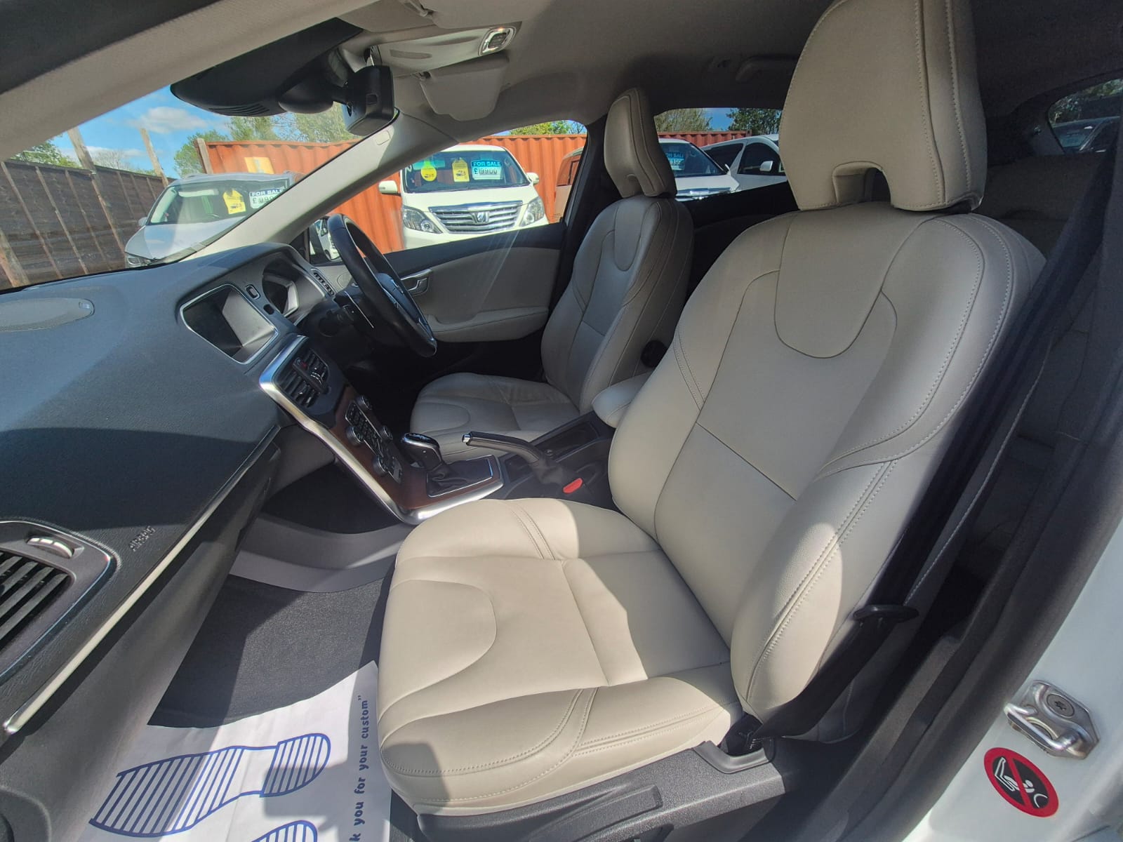 VOLVO V40 PETROL AUTOMATIC 2017