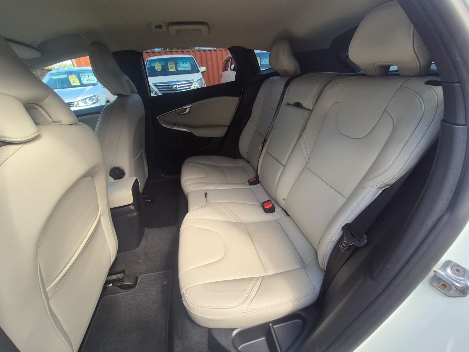 VOLVO V40 PETROL AUTOMATIC 2017
