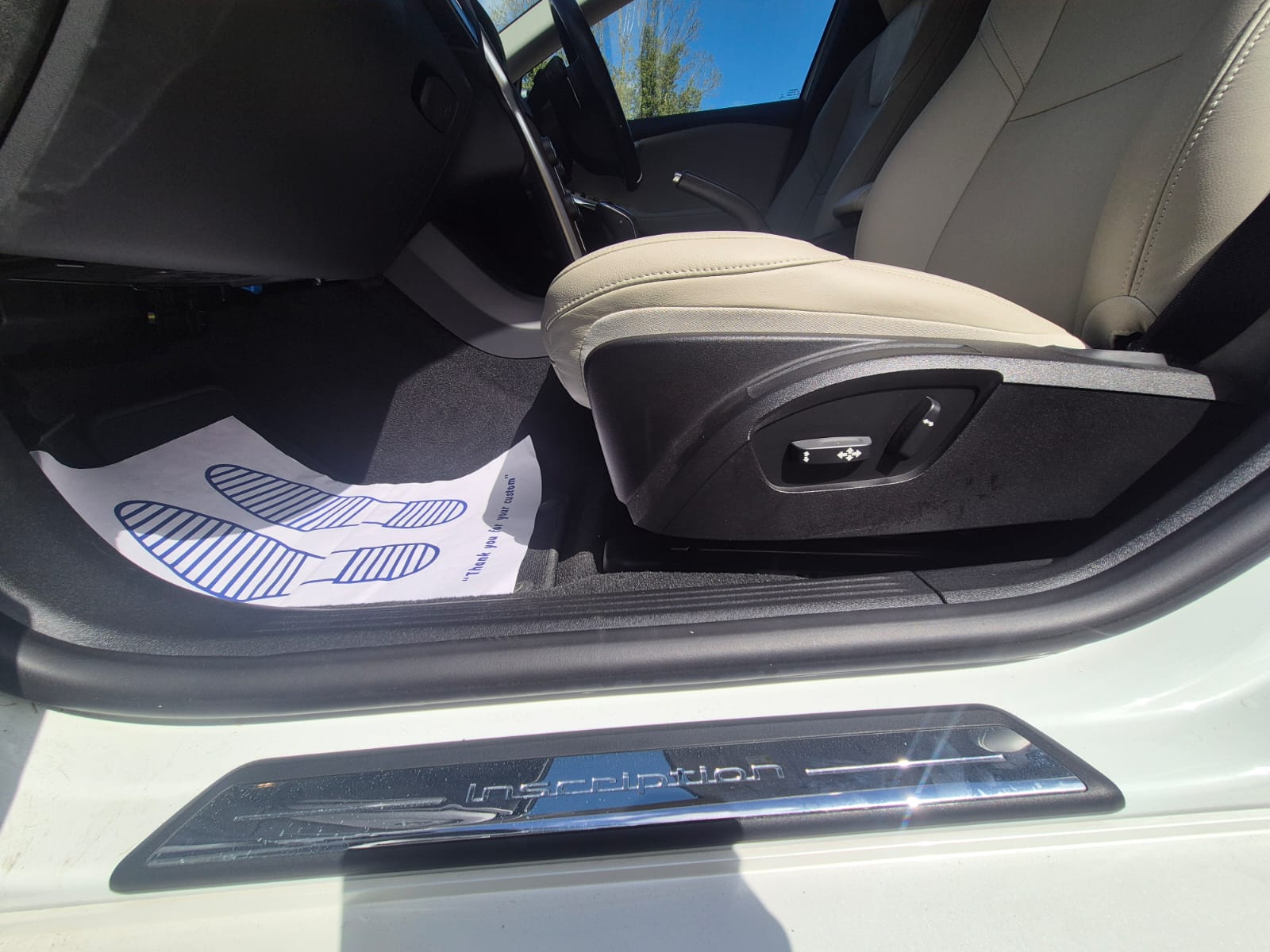 VOLVO V40 PETROL AUTOMATIC 2017