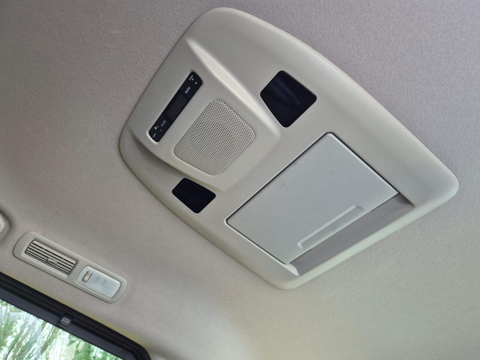 NISSAN ELGRAND HIGHWAY STAR 2012