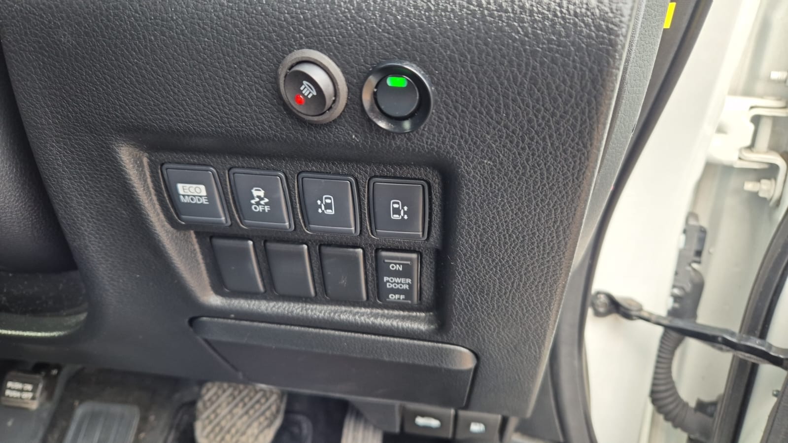 NISSAN ELGRAND HIGHWAY STAR 2012