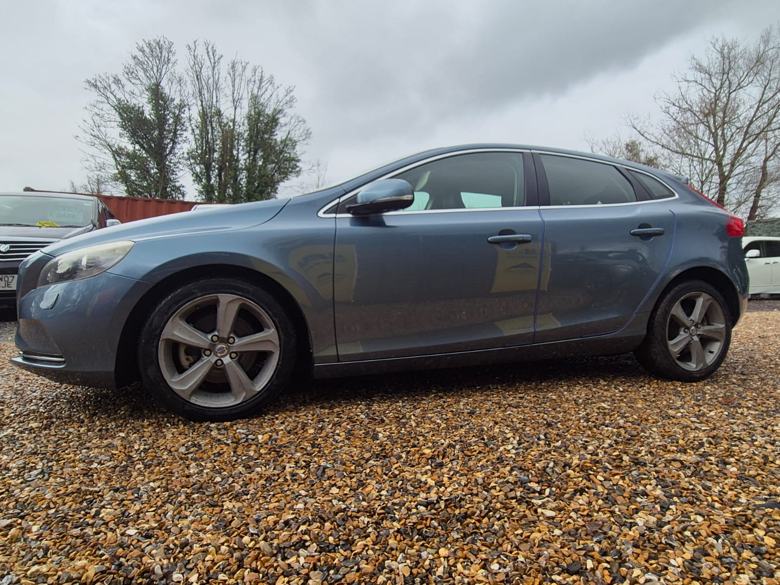 VOLVO V40 PETROL AUTOMATIC YEAR 2013