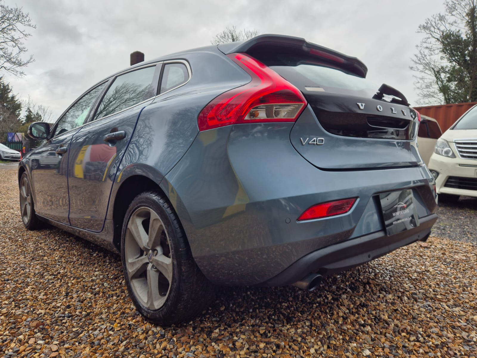 VOLVO V40 PETROL AUTOMATIC YEAR 2013