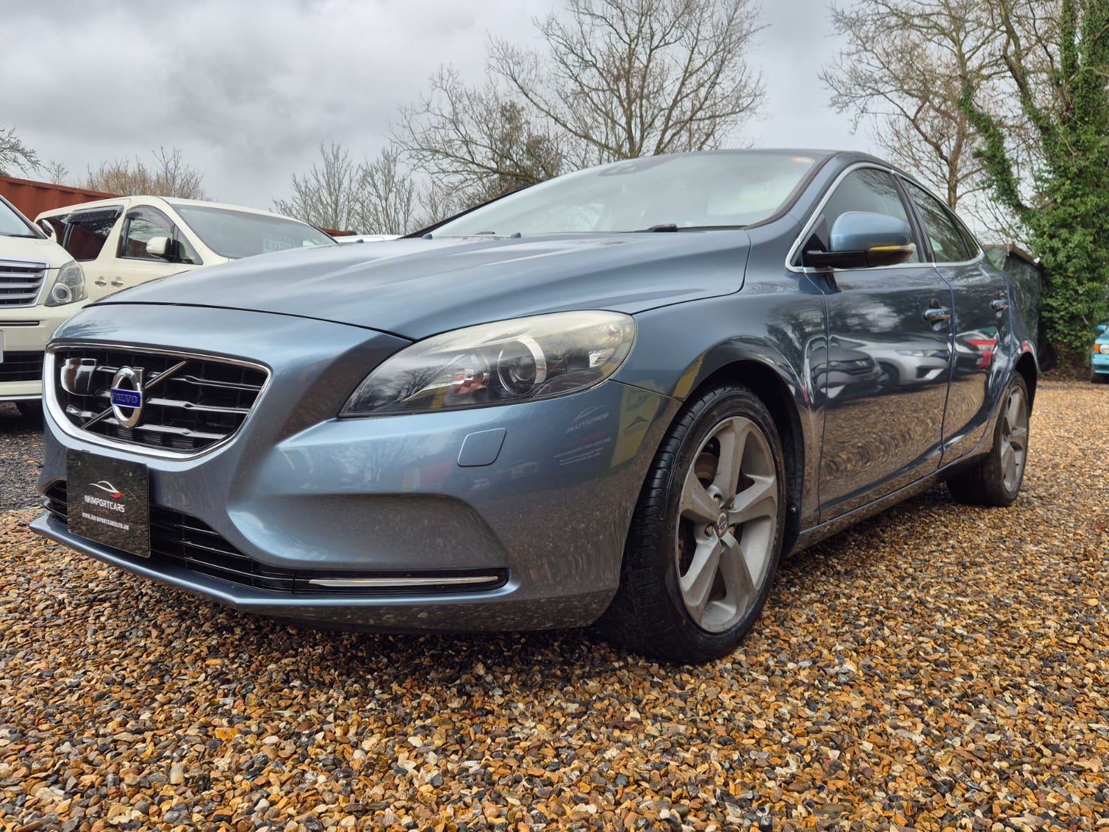 VOLVO V40 PETROL AUTOMATIC YEAR 2013