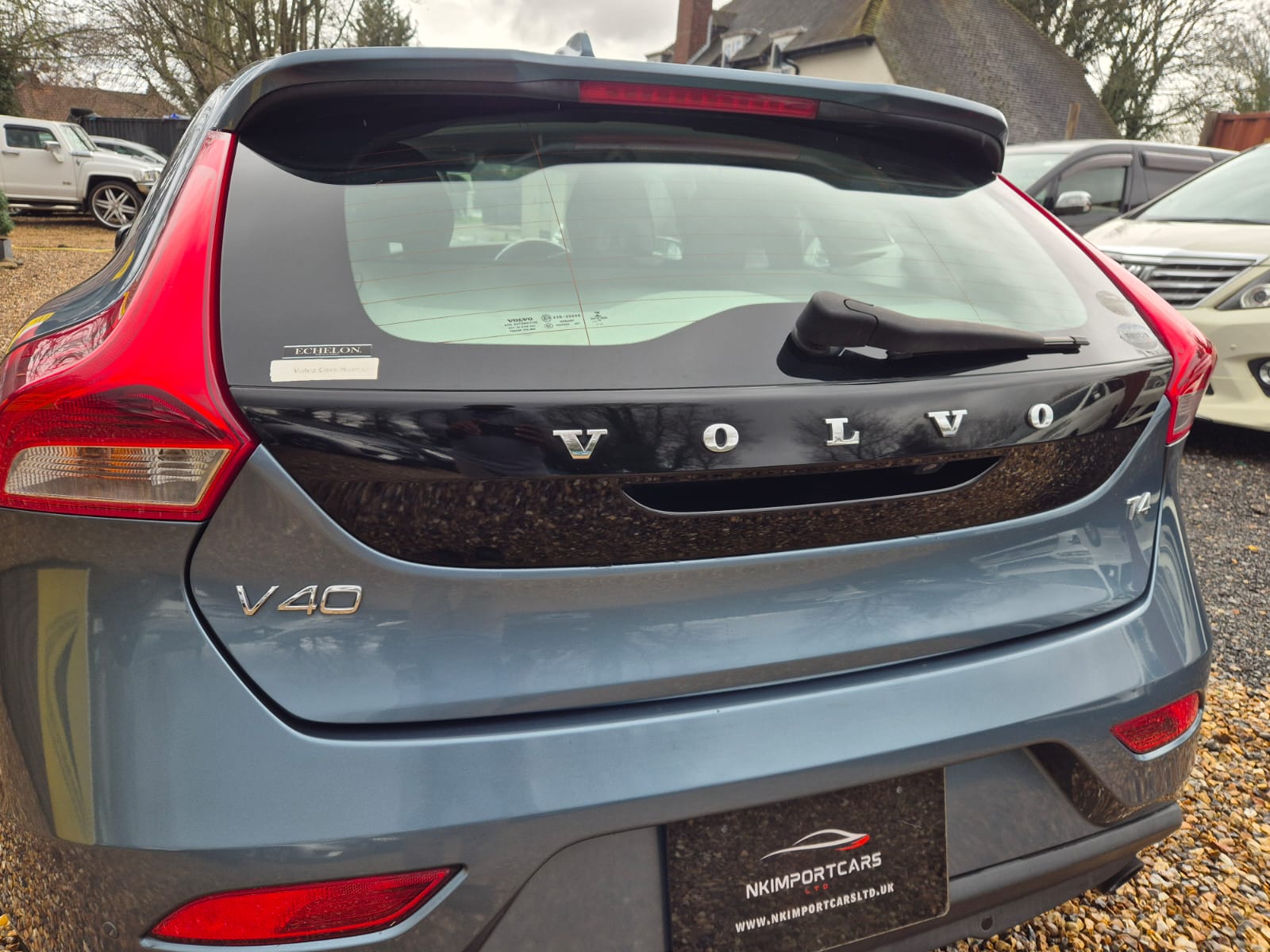 VOLVO V40 PETROL AUTOMATIC YEAR 2013