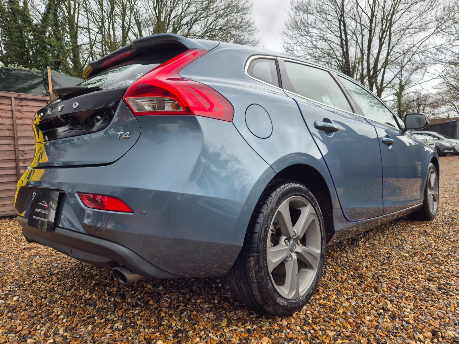 VOLVO V40 PETROL AUTOMATIC YEAR 2013