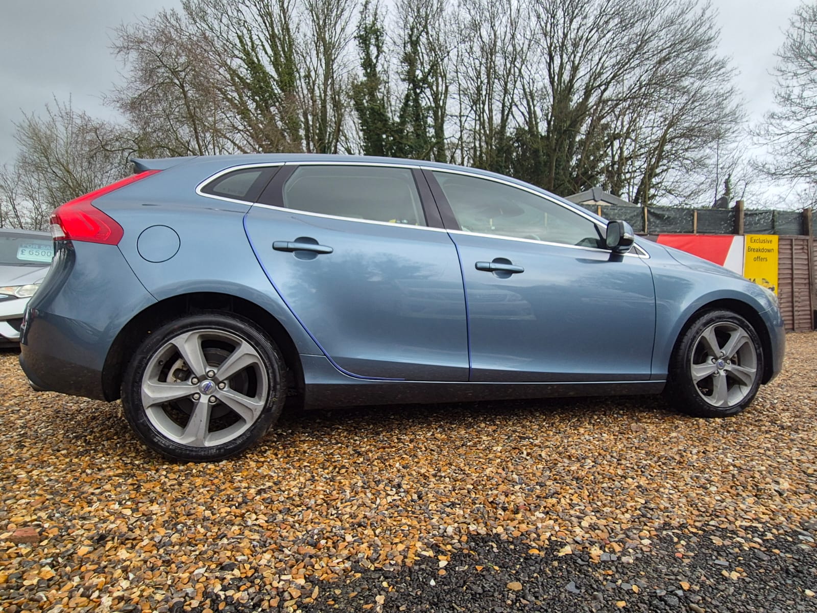 VOLVO V40 PETROL AUTOMATIC YEAR 2013