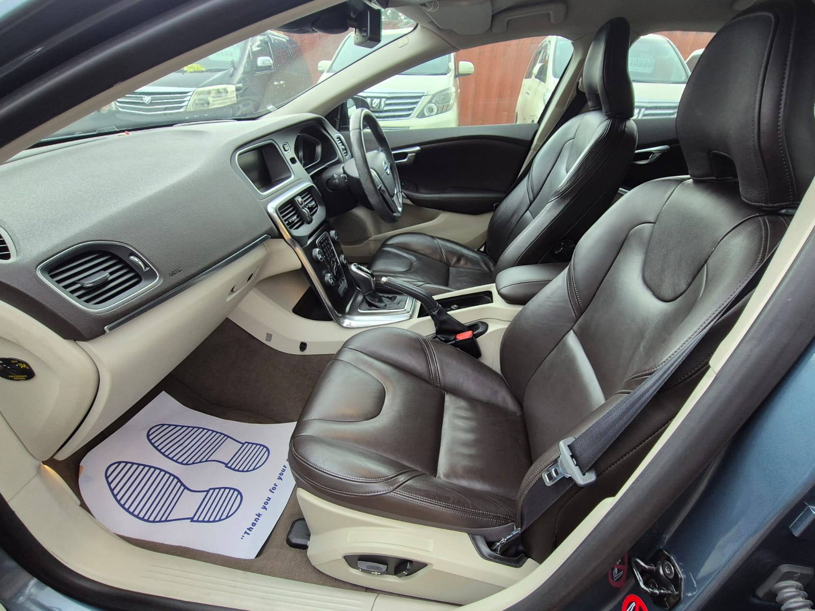 VOLVO V40 PETROL AUTOMATIC YEAR 2013