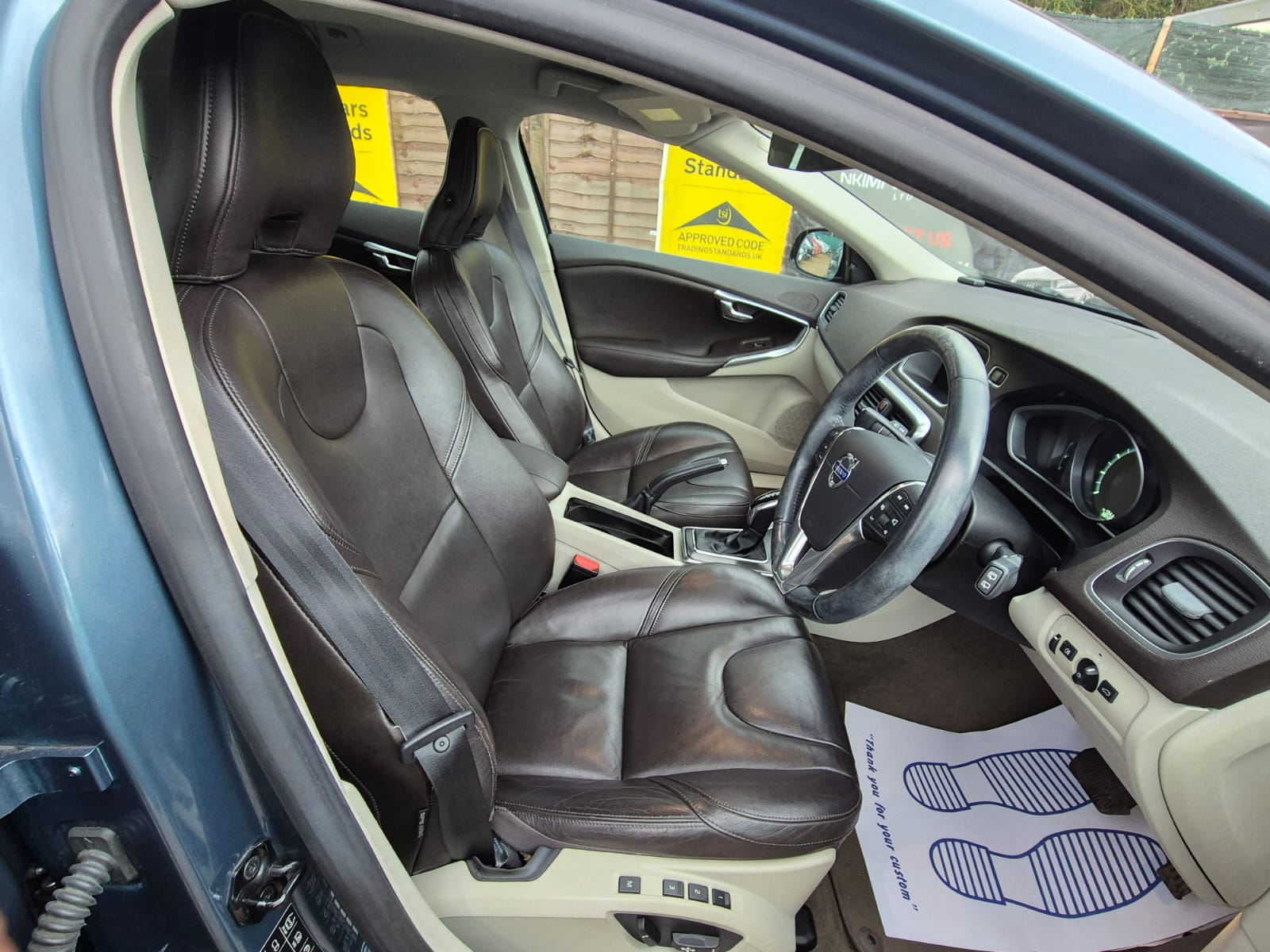 VOLVO V40 PETROL AUTOMATIC YEAR 2013