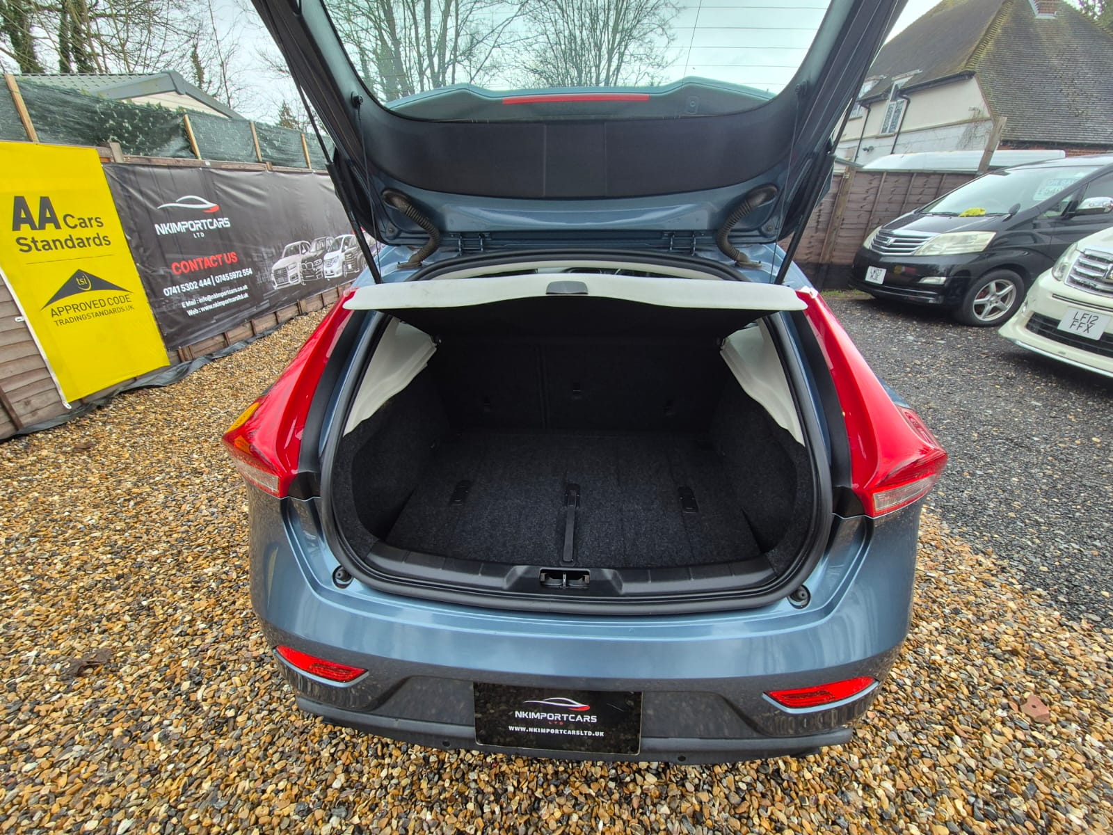 VOLVO V40 PETROL AUTOMATIC YEAR 2013