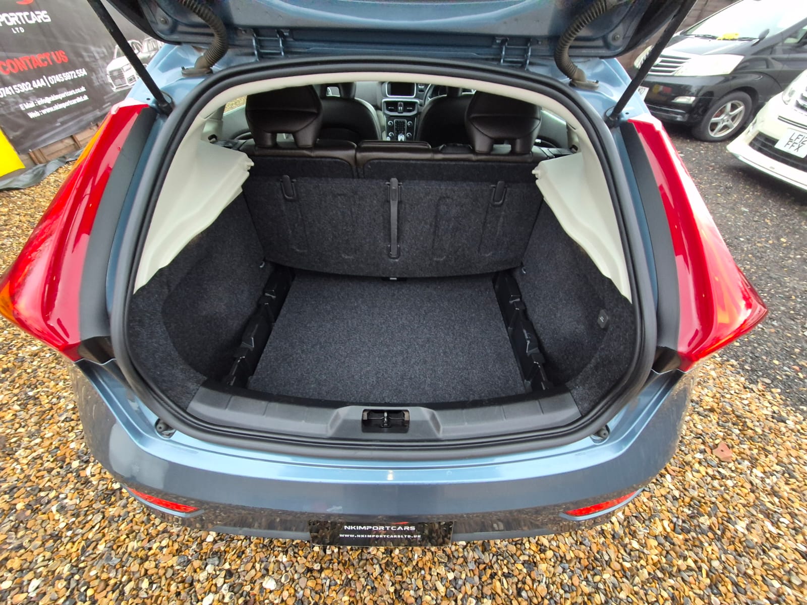 VOLVO V40 PETROL AUTOMATIC YEAR 2013