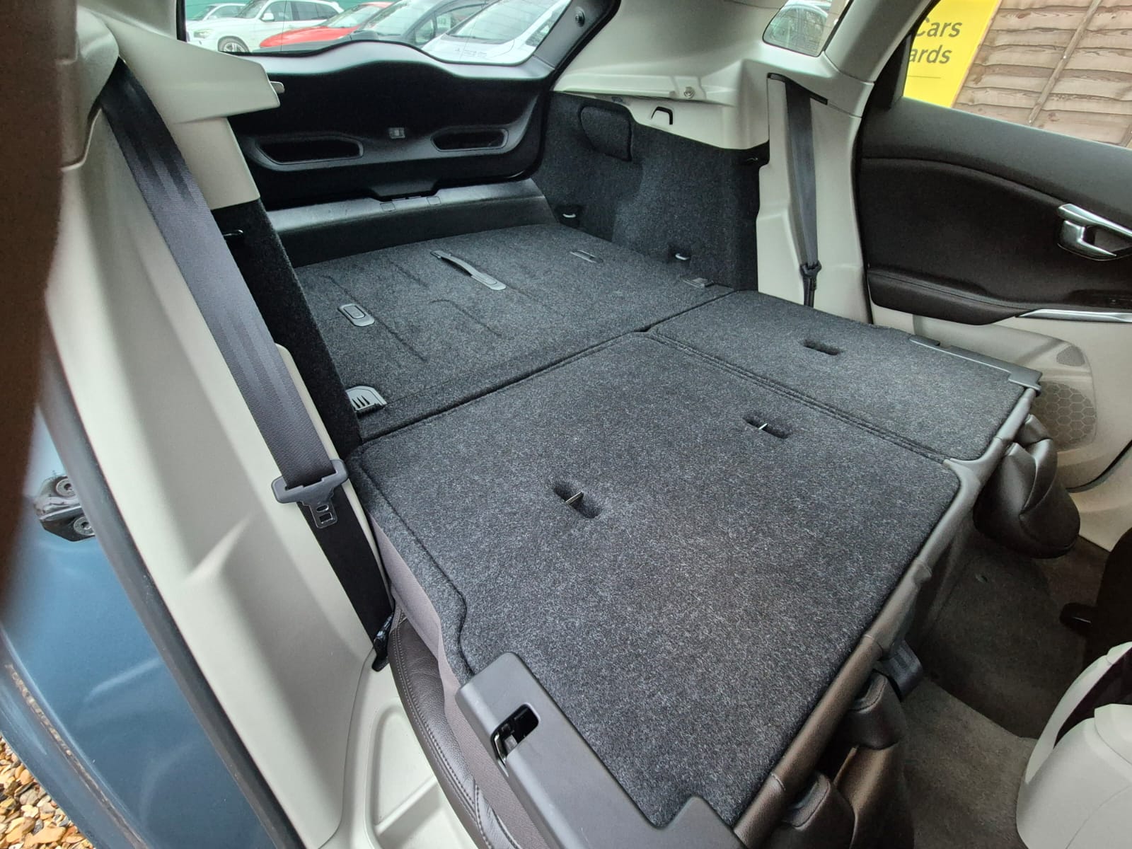 VOLVO V40 PETROL AUTOMATIC YEAR 2013