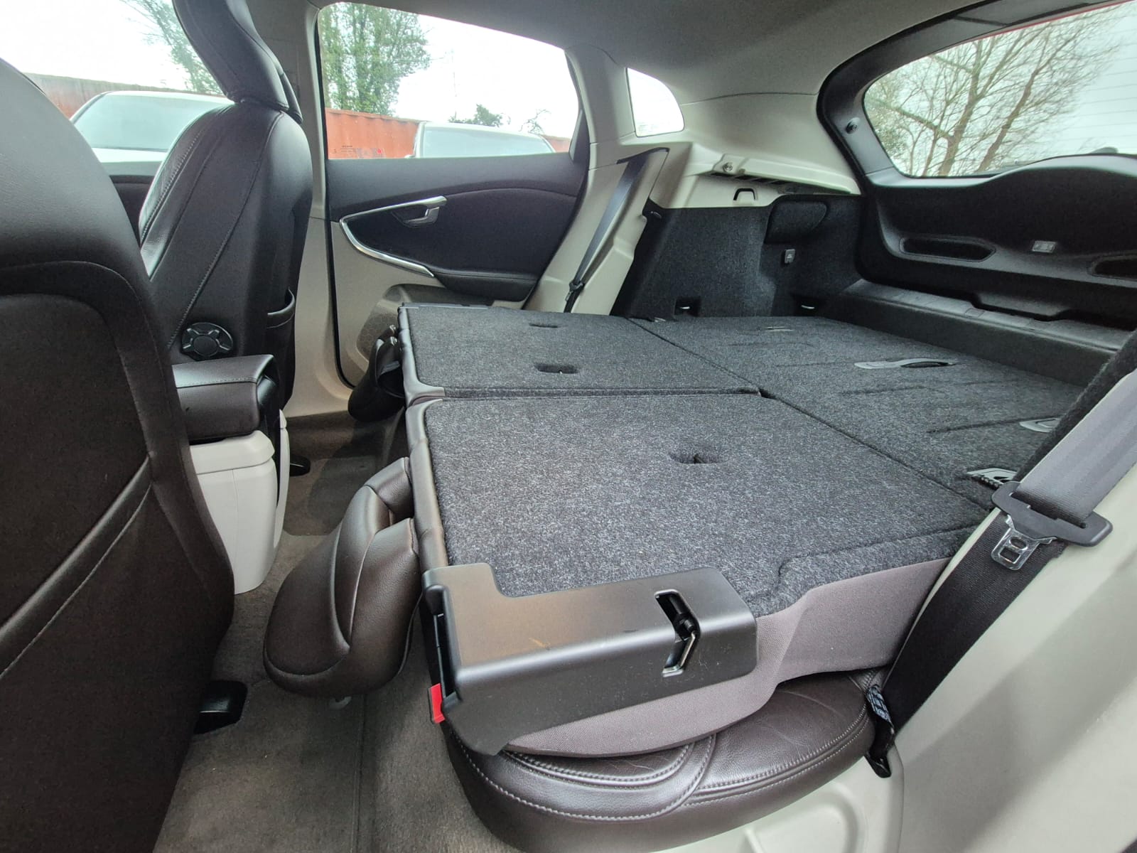 VOLVO V40 PETROL AUTOMATIC YEAR 2013