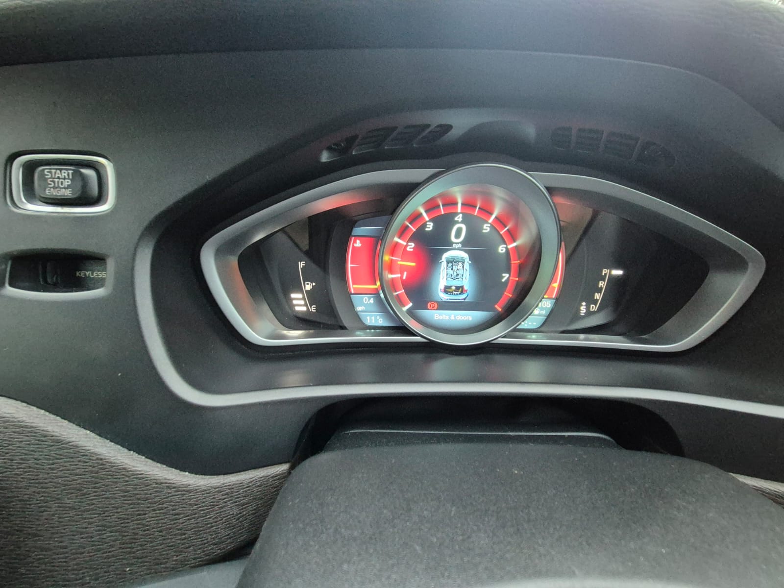 VOLVO V40 PETROL AUTOMATIC YEAR 2013