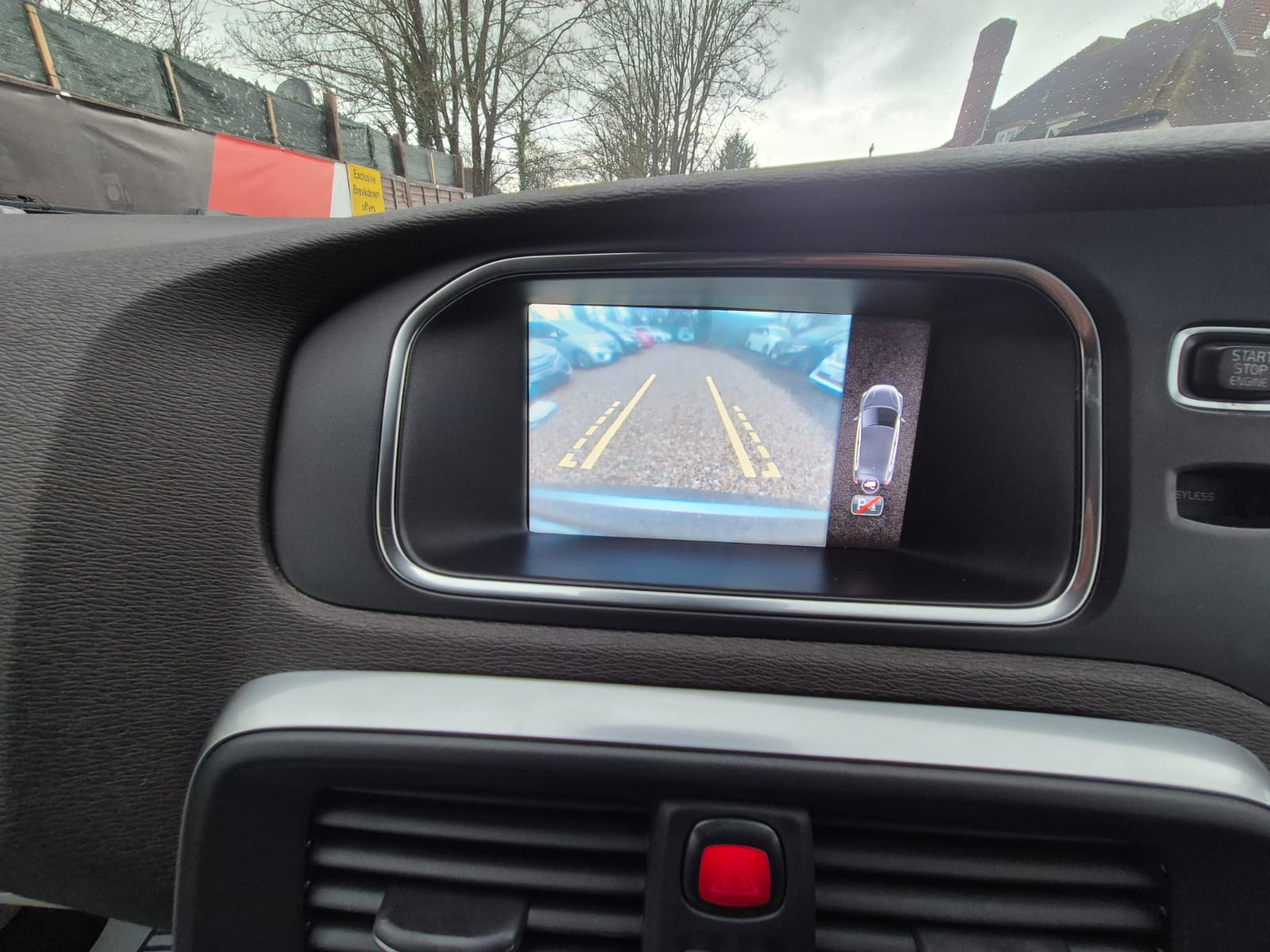 VOLVO V40 PETROL AUTOMATIC YEAR 2013