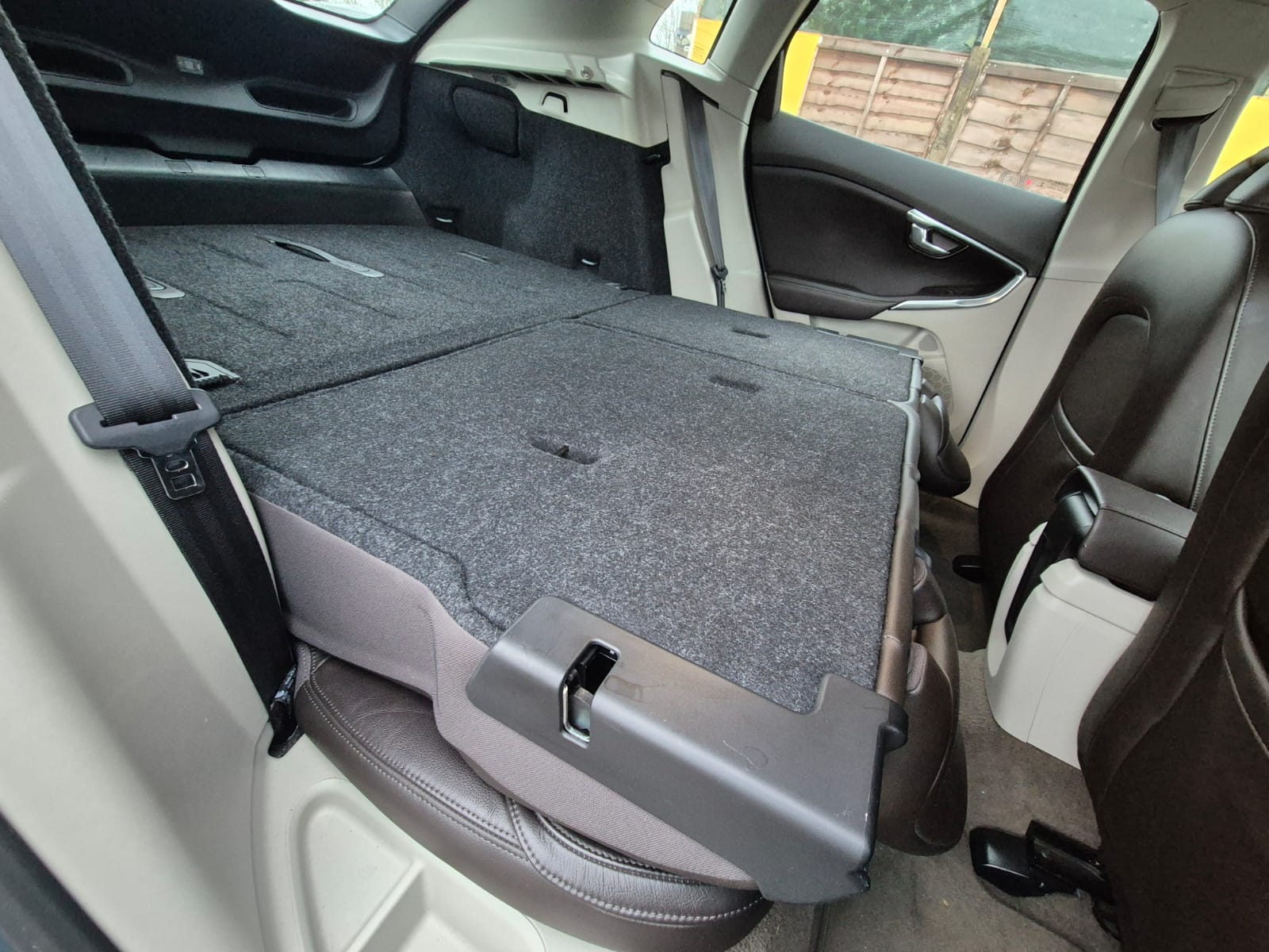 VOLVO V40 PETROL AUTOMATIC YEAR 2013