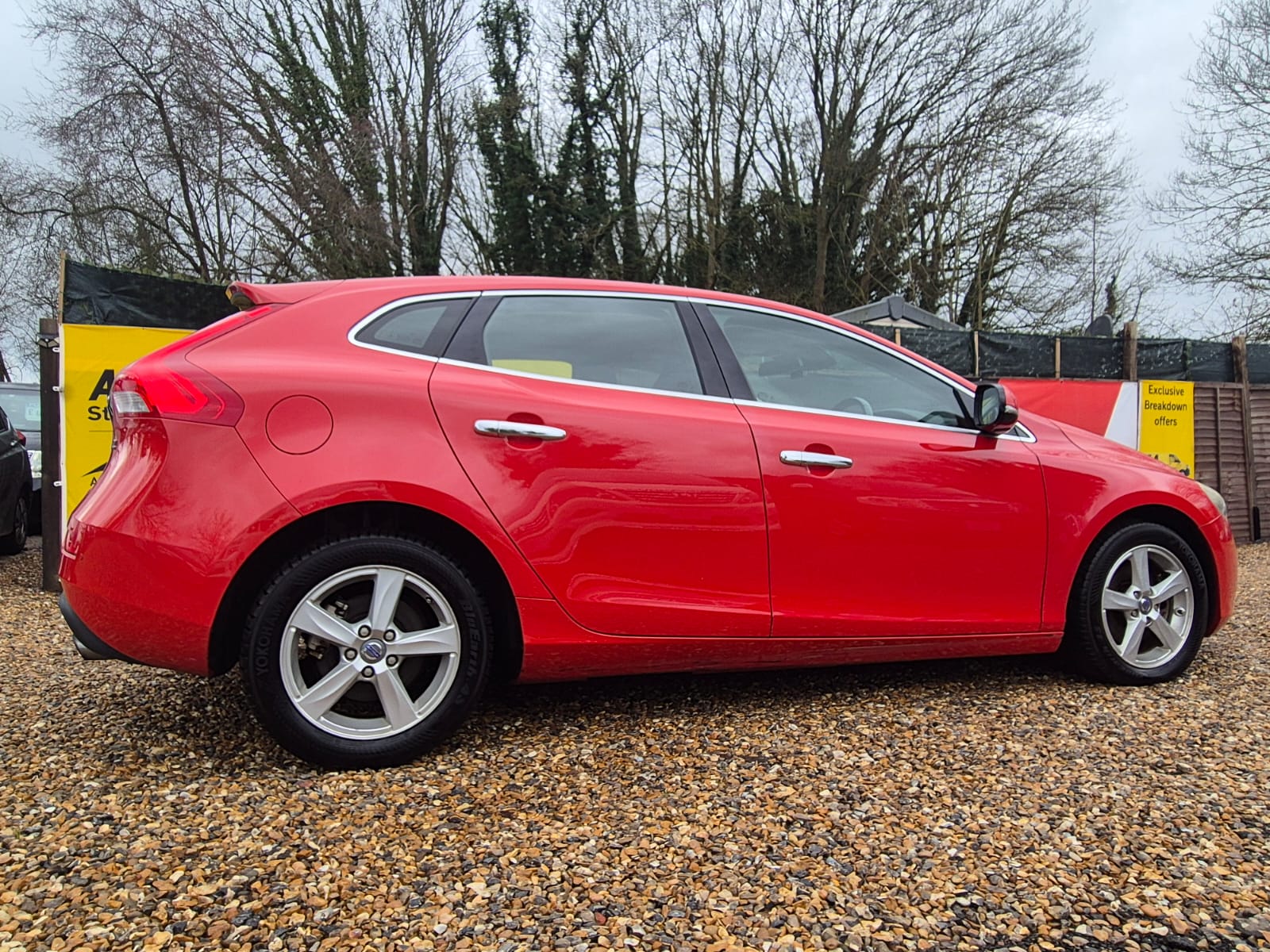 VOLVO V40 PETROL AUTOMATIC 2014