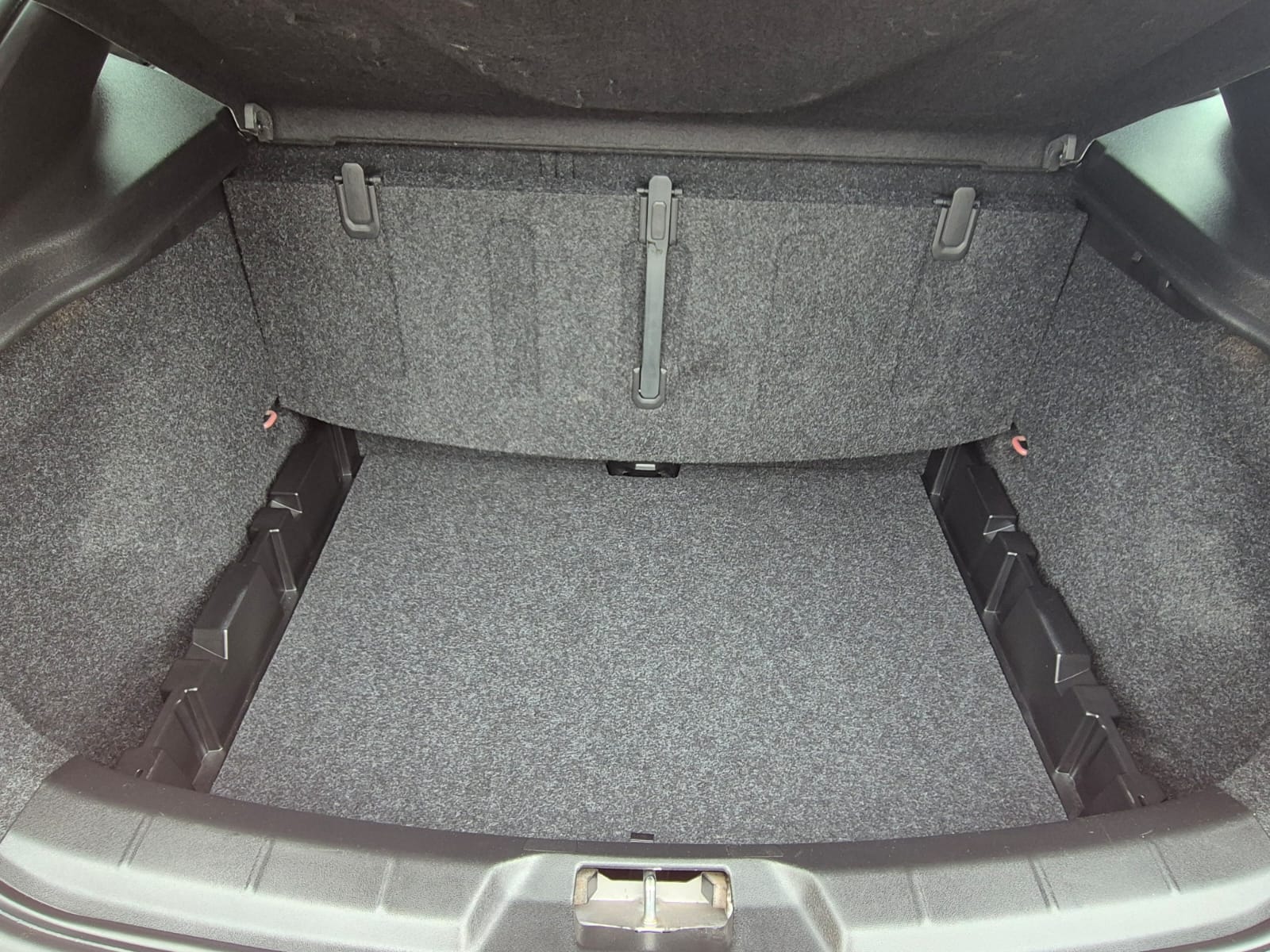 VOLVO V40 PETROL AUTOMATIC 2014