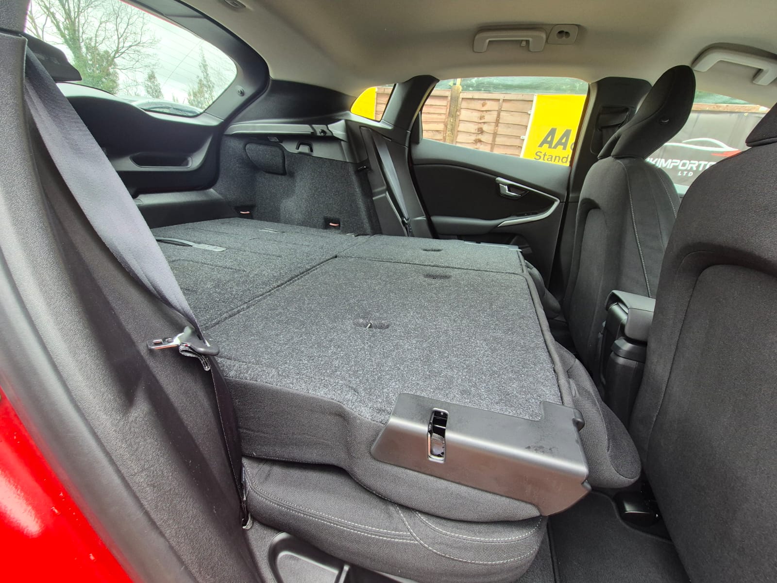 VOLVO V40 PETROL AUTOMATIC 2014