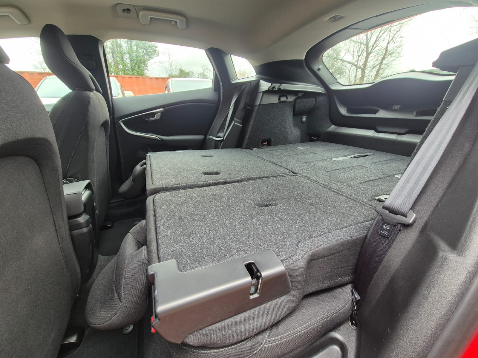 VOLVO V40 PETROL AUTOMATIC 2014