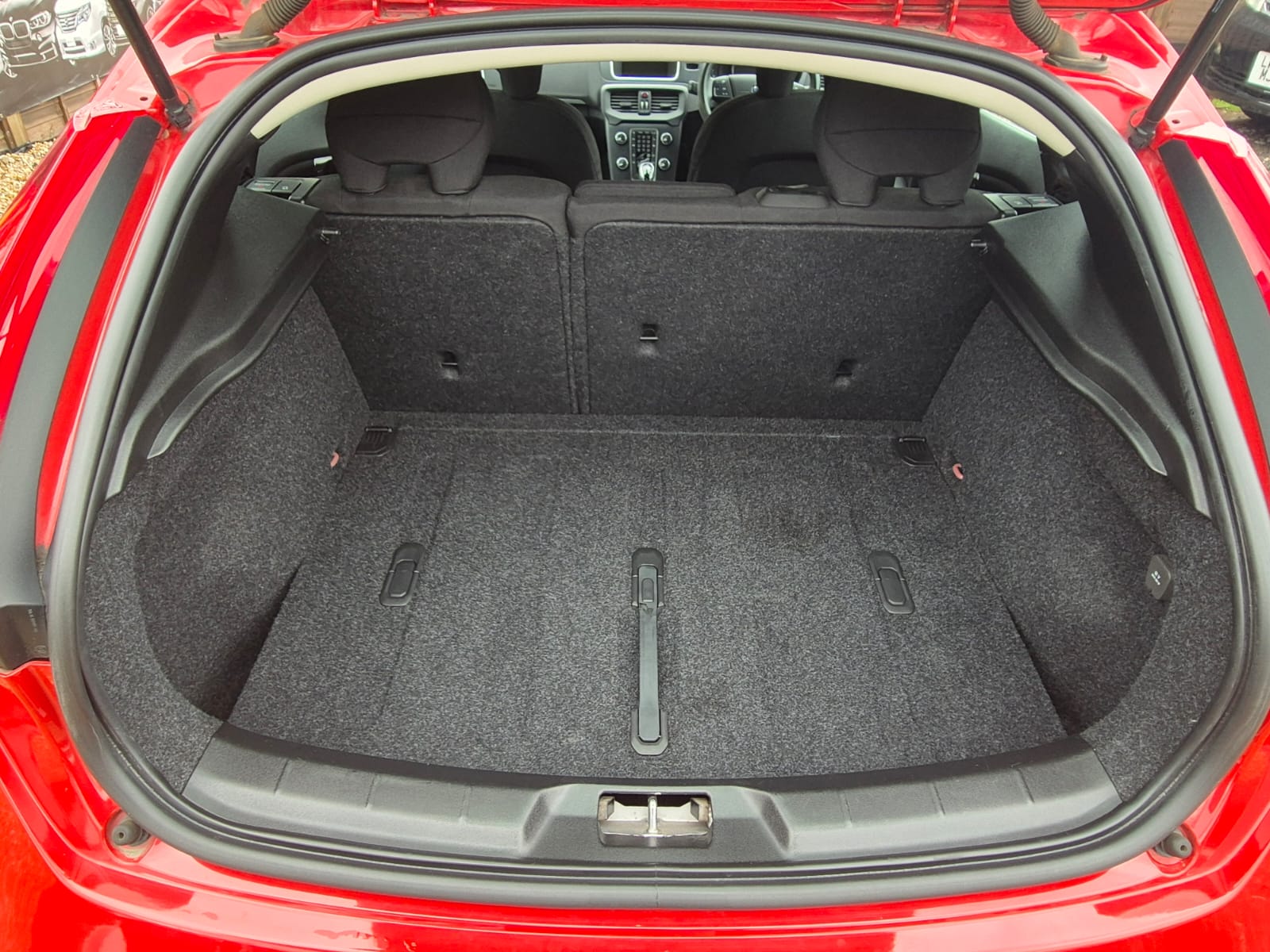 VOLVO V40 PETROL AUTOMATIC 2014