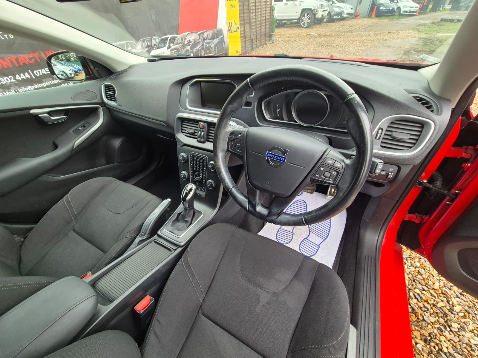 VOLVO V40 PETROL AUTOMATIC 2014