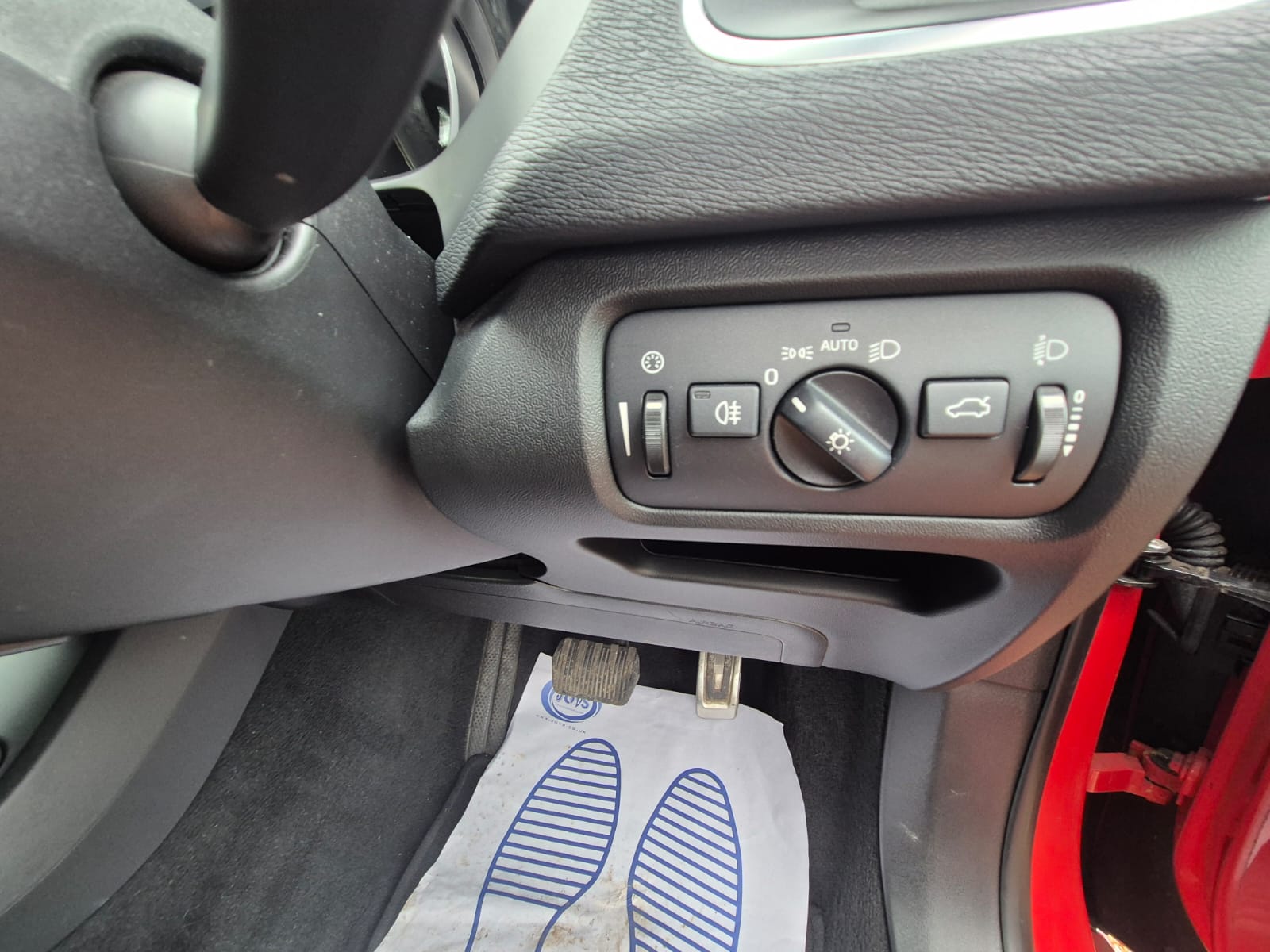 VOLVO V40 PETROL AUTOMATIC 2014