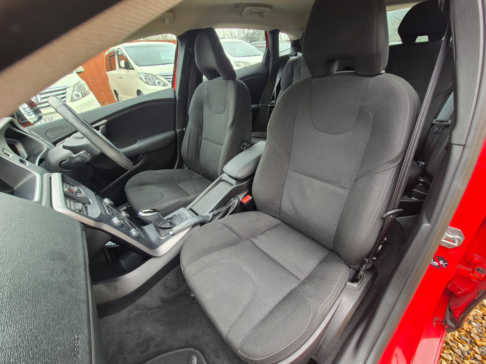 VOLVO V40 PETROL AUTOMATIC 2014