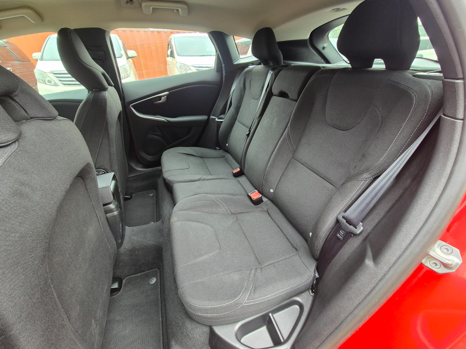 VOLVO V40 PETROL AUTOMATIC 2014