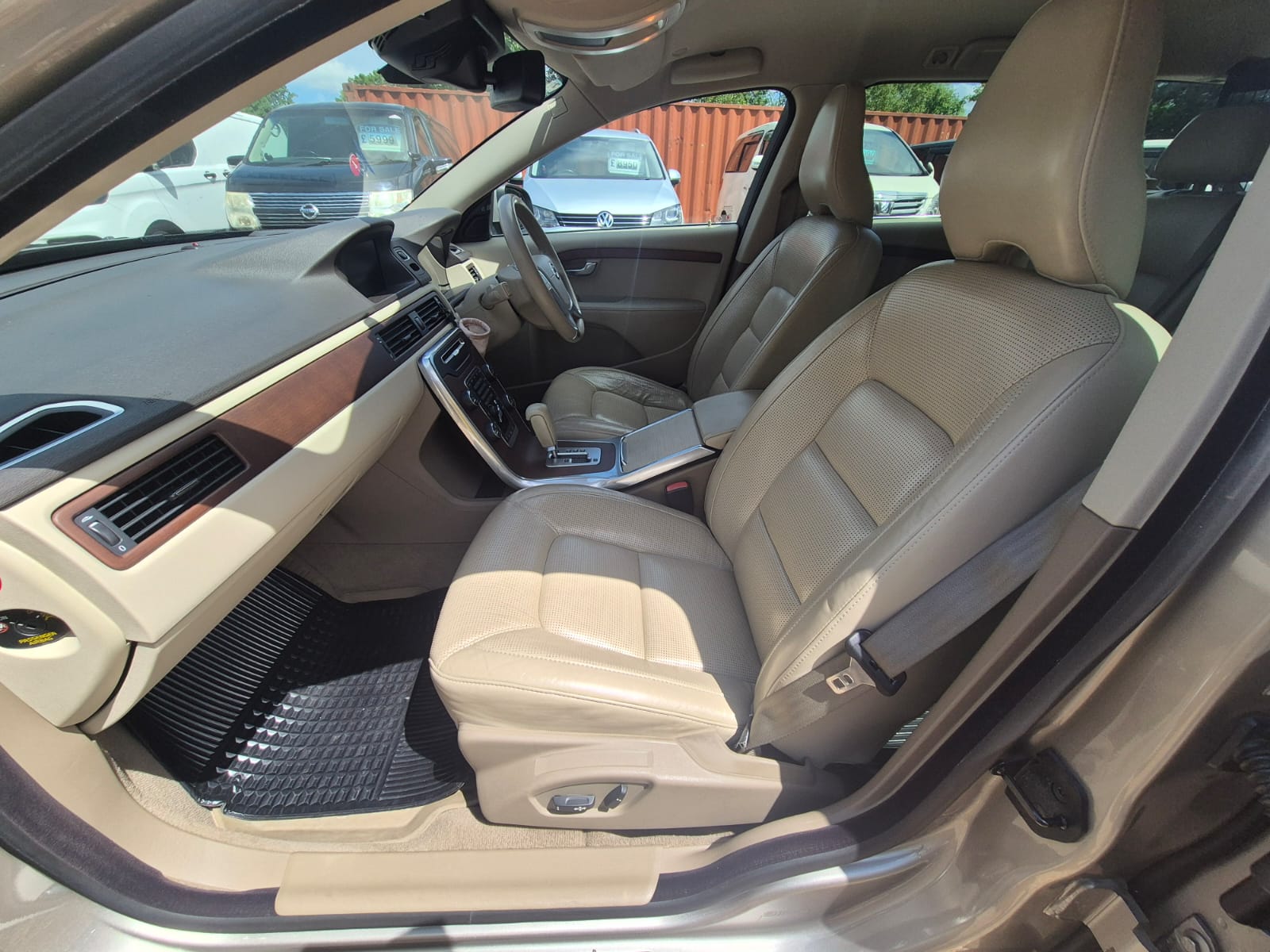 Volvo V70 2.0 T5 R-Design Estate 5dr Petrol Powershift Euro 5 Ulez Free