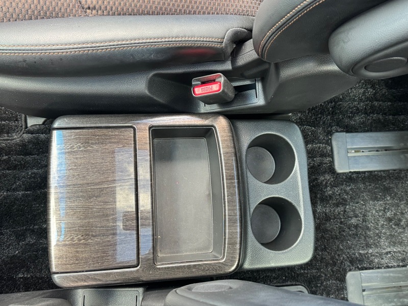 2013 Nissan Elgrand Highway star