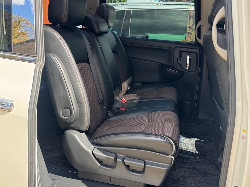 2013 Nissan Elgrand Highway star