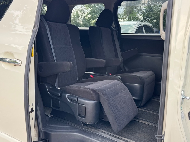 2012 Toyota Alphard